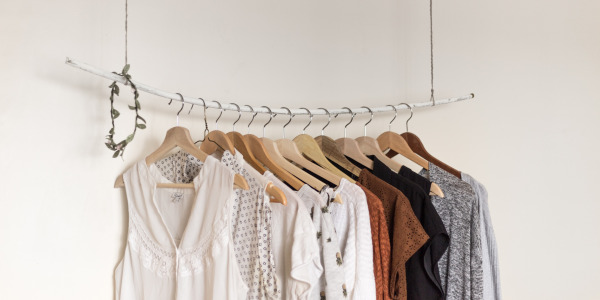 Guide to create a summer capsule wardrobe 